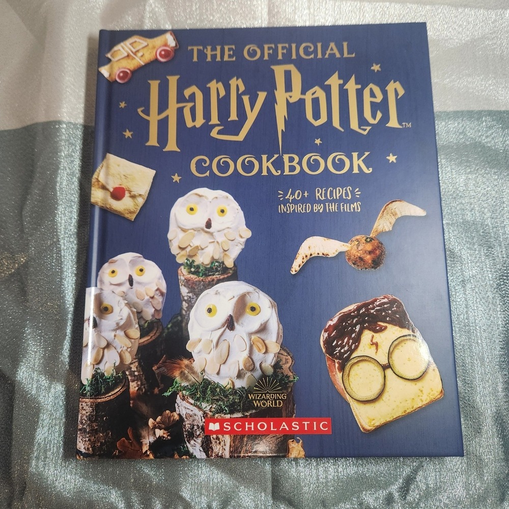 Official Harry Potter Cookbook Scholastic Hardcover 40+ Recipes Wizarding World
